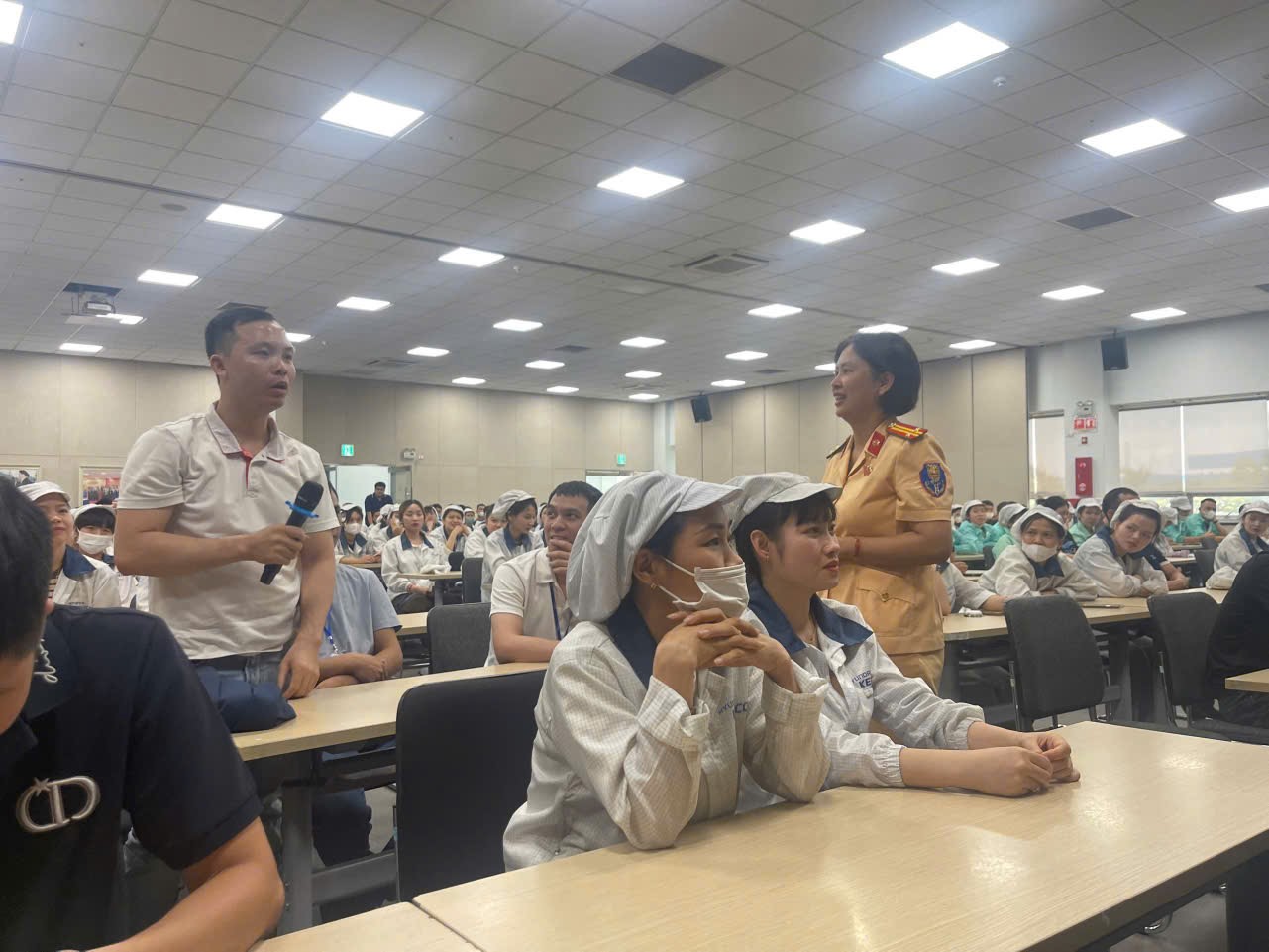 Tuyên truyền pháp luật về TTATGT và hướng dẫn kỹ năng lái xe an toàn cho hơn 300 công nhân công ty TNHH Hyundai Kefico Việt Nam